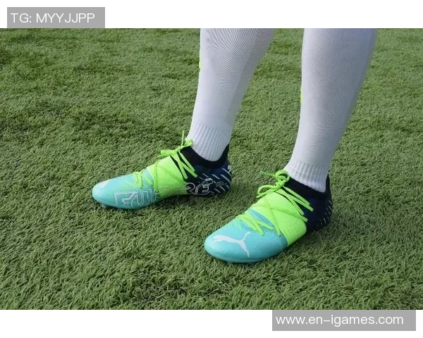 宽脚型足球鞋的选择与推荐适合不同脚型的运动员必备指南 宽脚型足球鞋的选择与推荐适合不同脚型的运动员必备指南