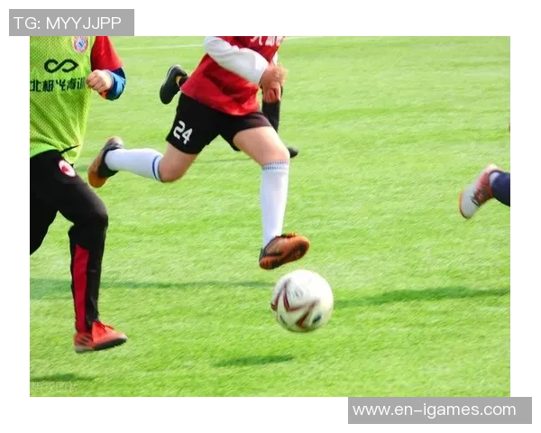 足球运动在增强体质与提升心理素质方面的多重健身价值探讨